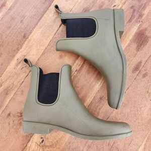 J.CREW Chelsea Olive Green Rain Ankle Boots size 8
